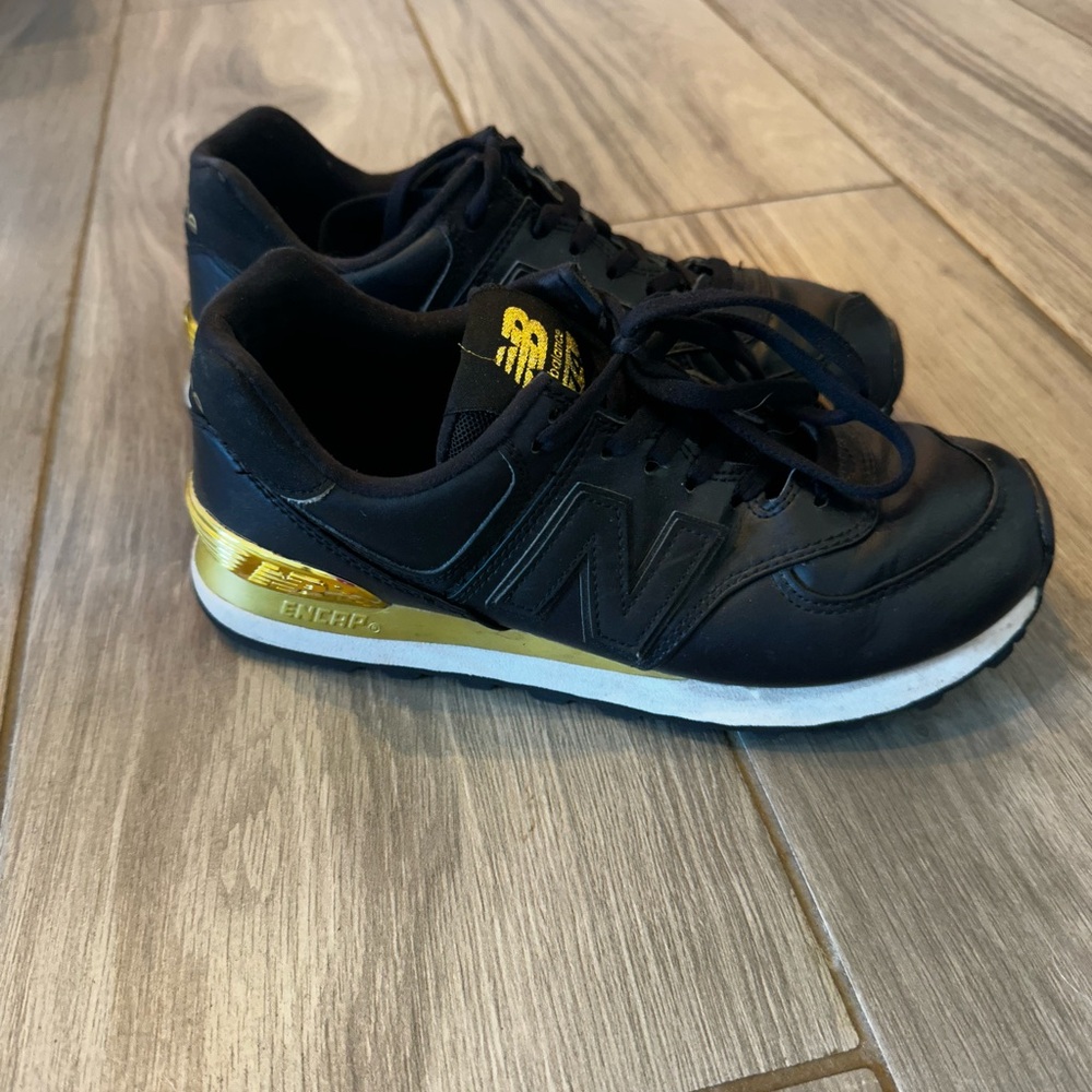New Balance black and gold sneakers 7